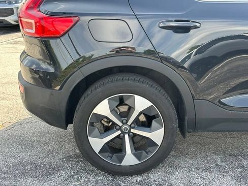 Used 2025 Volvo XC40 B5 Plus AWD/4WD image 9