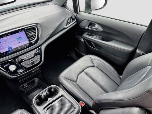 Certified 2023 Chrysler Pacifica Touring-L w/ S Appearance Package AWD/4WD image 24