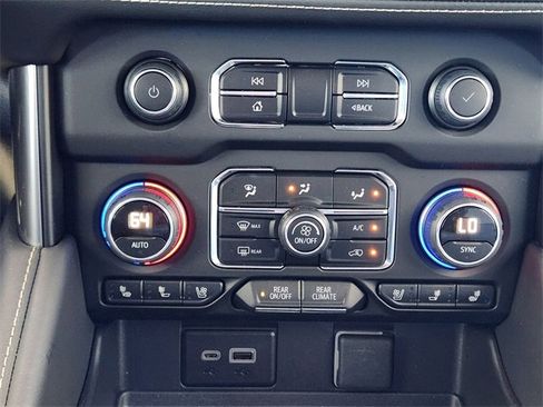 Certified 2024 Chevrolet Tahoe Premier w/ Premium Package image 19