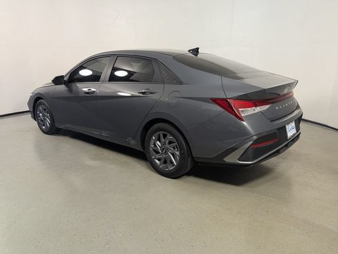 Used 2024 Hyundai Elantra SEL FWD image 6
