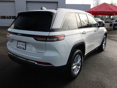 Used 2023 Jeep Grand Cherokee Laredo w/ Luxury Tech Group I AWD/4WD image 3