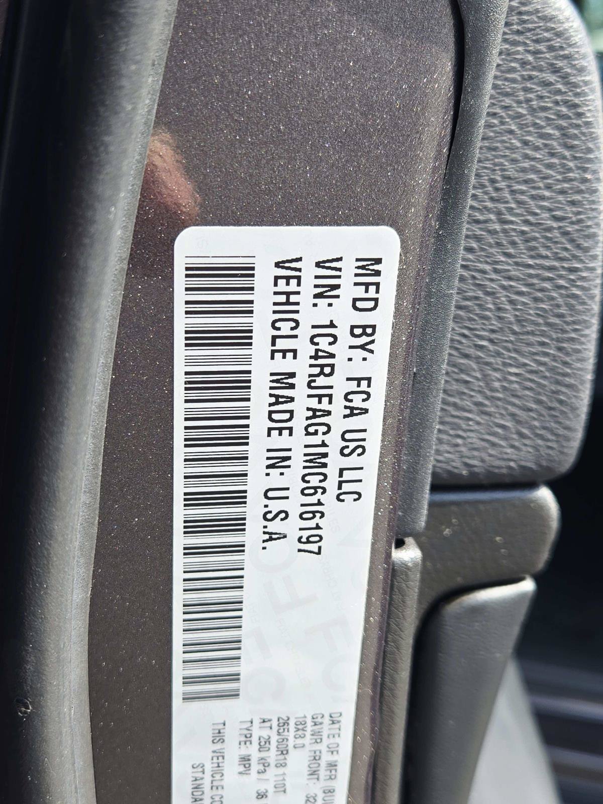Used 2021 Jeep Grand Cherokee Laredo AWD/4WD image 36