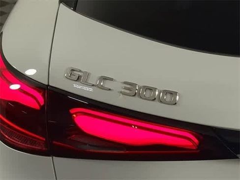 Used 2026 Mercedes-Benz GLC 300 4MATIC image 11