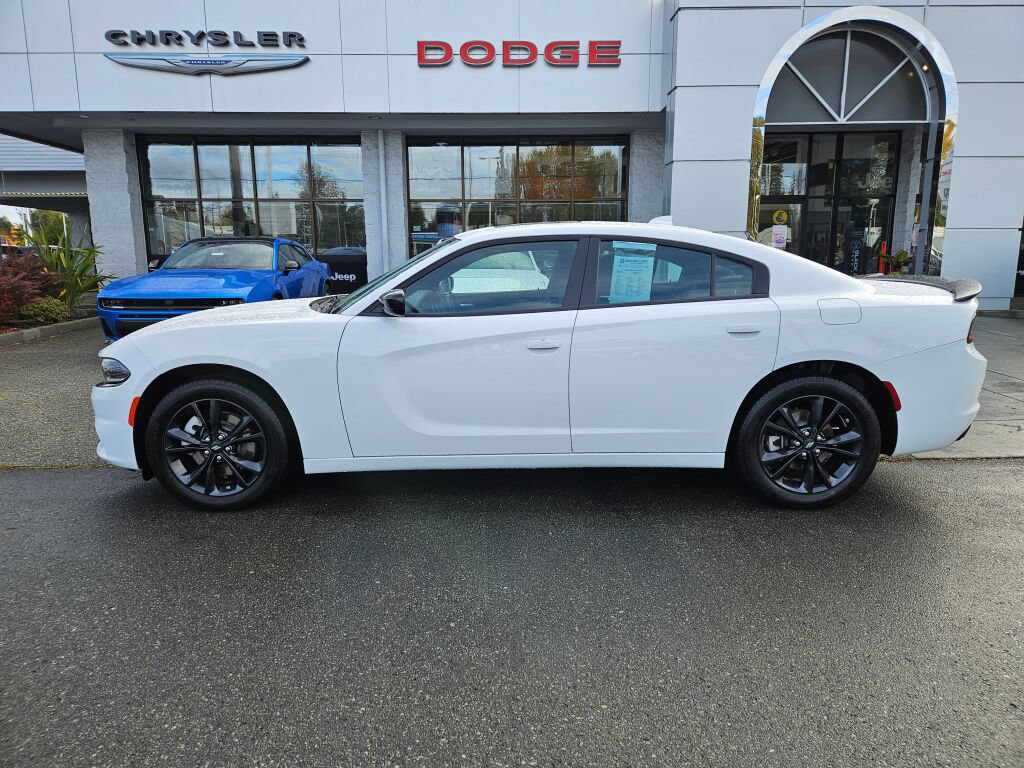 Used 2023 Dodge Charger SXT w/ Blacktop Package AWD/4WD image 2