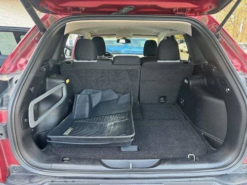 Used 2014 Jeep Cherokee Latitude w/ Comfort/Convenience Group image 12