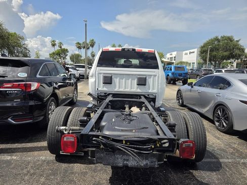 Used 2022 RAM 3500 Tradesman w/ Chrome Appearance Group RWD image 5