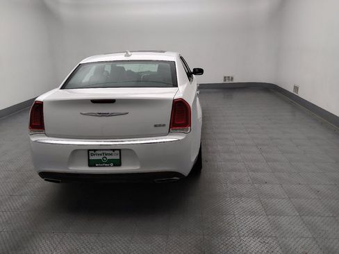 Used 2020 Chrysler 300 Limited RWD image 7