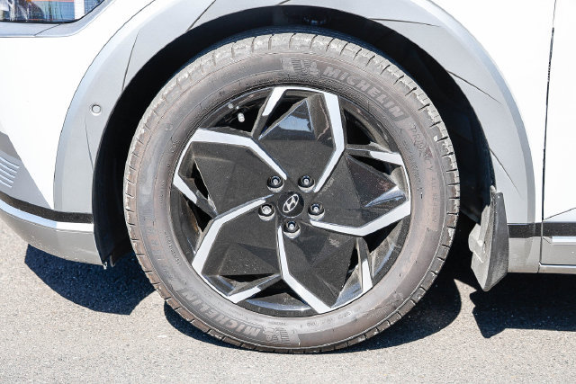 Certified 2024 Hyundai Ioniq 5 Limited RWD image 11