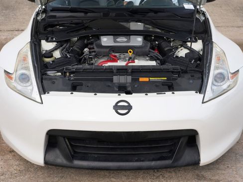 Used 2010 Nissan 370Z Touring RWD image 7