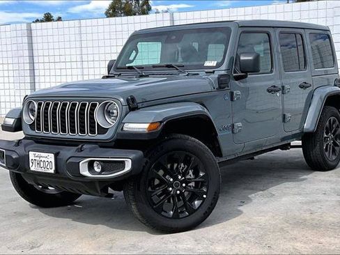Certified 2025 Jeep Wrangler Unlimited Sahara w/ Safety Group AWD/4WD image 2