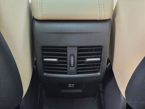 Used 2019 INFINITI QX30 FWD image 17
