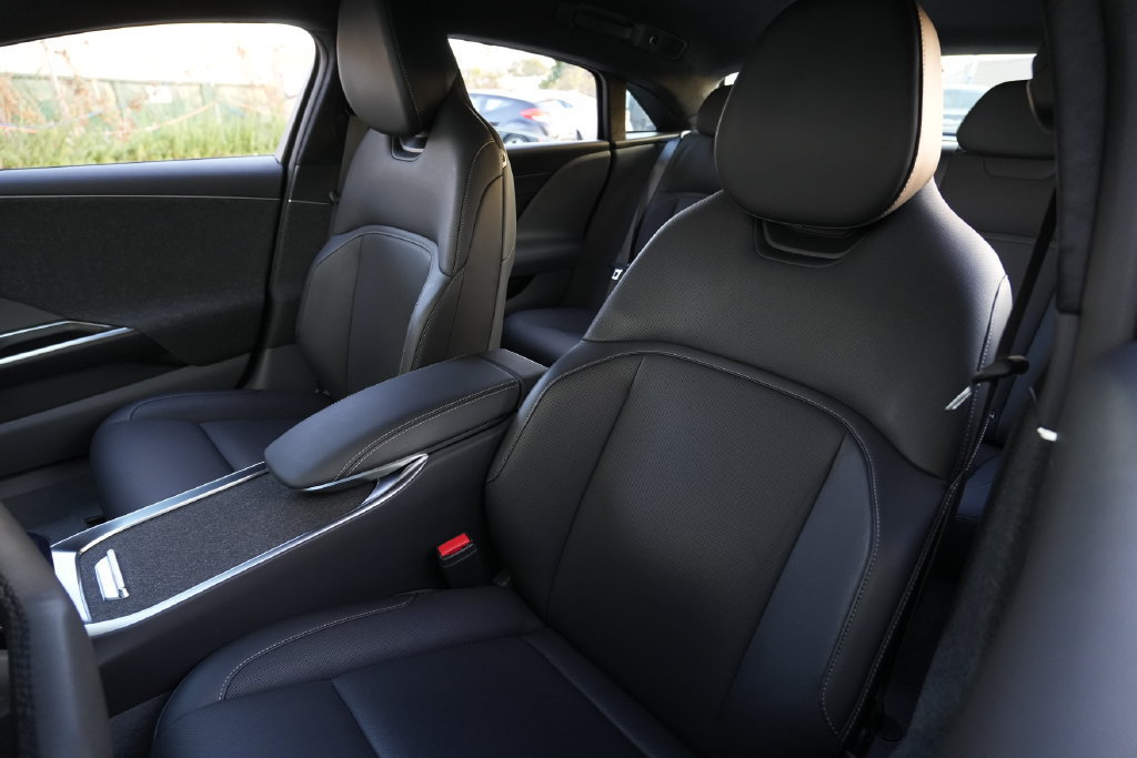 Used 2024 Lucid Air Pure RWD image 21
