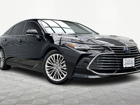 Used 2022 Toyota Avalon Limited image 12