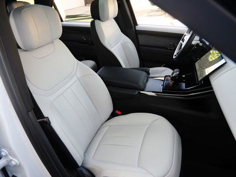 Used 2025 Land Rover Range Rover Sport Dynamic SE image 22