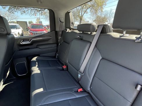 Certified 2025 GMC Sierra 1500 SLT image 24