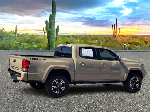 Used 2017 Toyota Tacoma TRD Sport w/ Tow Package image 5
