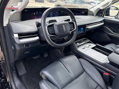 Used 2025 Lincoln Navigator Reserve AWD/4WD image 22