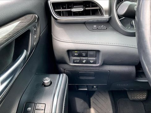 Used 2021 Toyota Highlander Platinum FWD image 34