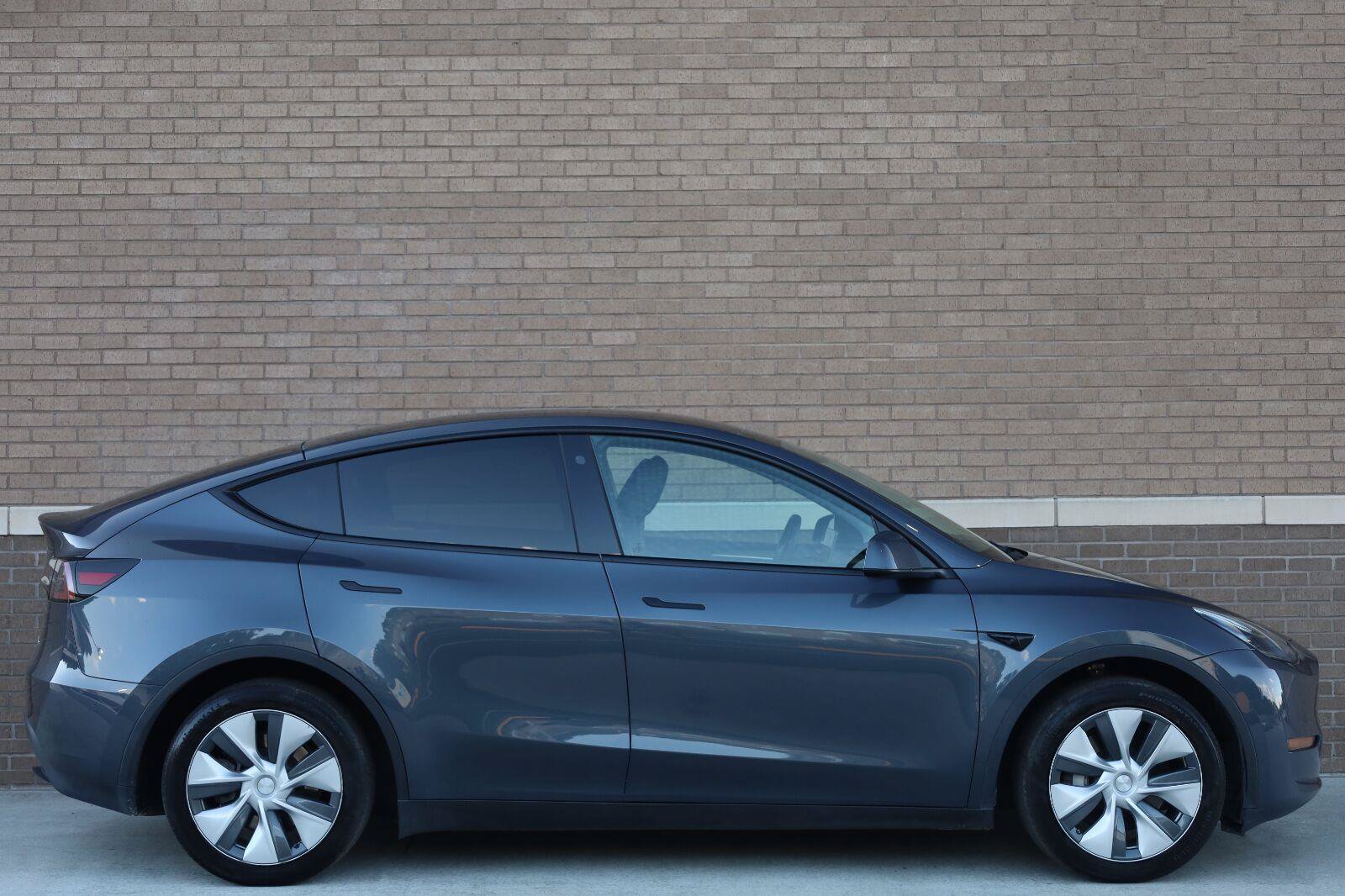 Used 2023 Tesla Model Y Long Range AWD/4WD image 3