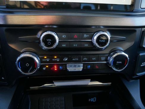 Used 2025 Ford F450 Lariat w/ FX4 Off-Road Package image 27