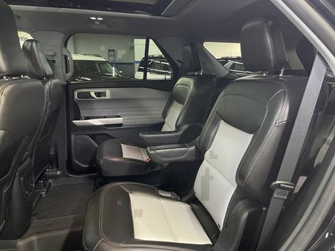 Certified 2022 Ford Explorer XLT w/ Equipment Group 202A AWD/4WD image 11