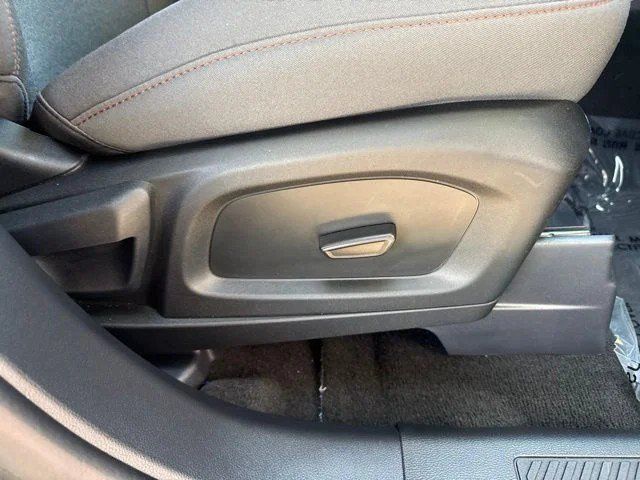 Used 2025 Ford Explorer Active AWD/4WD image 18