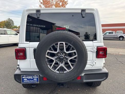 Used 2024 Jeep Wrangler Unlimited Sahara AWD/4WD image 4
