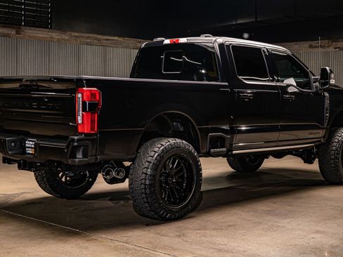 Used 2025 Ford F250 Platinum w/ FX4 Off-Road Package image 10