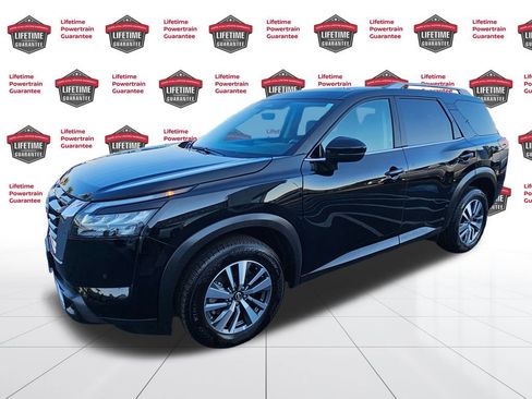 Used 2025 Nissan Pathfinder SL image 1