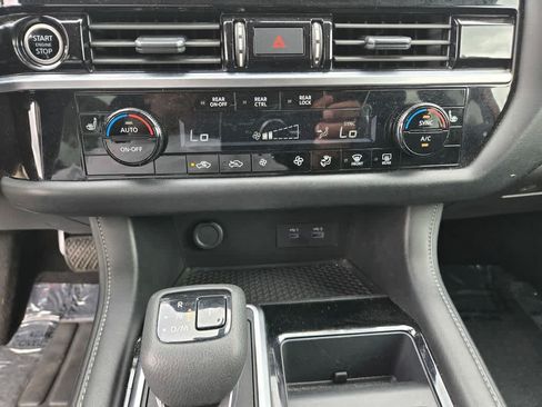 Used 2024 Nissan Pathfinder SV FWD image 15