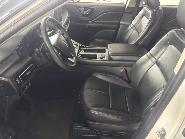 Used 2023 Lincoln Aviator AWD w/ Premium Package image 17