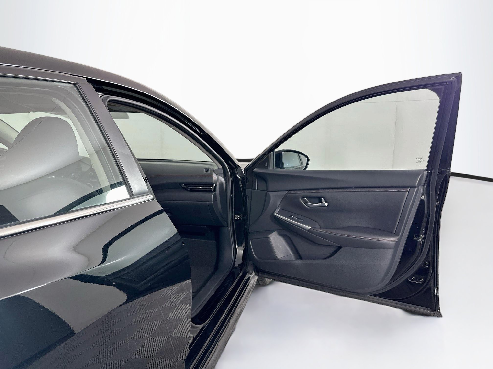 Used 2025 Nissan Sentra SR w/ Midnight Edition FWD image 30