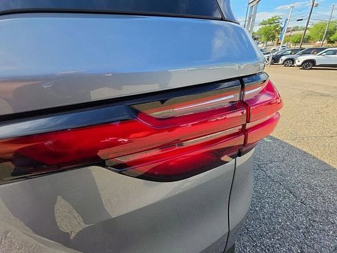 Used 2023 Chevrolet Traverse LT w/ LPO, Floor Liner Package AWD/4WD image 38