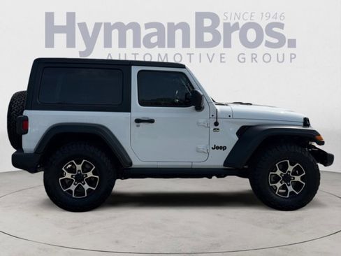 Used 2019 Jeep Wrangler Sport image 2