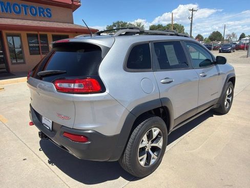 Used 2014 Jeep Cherokee Trailhawk w/ Comfort/Convenience Group AWD/4WD image 3