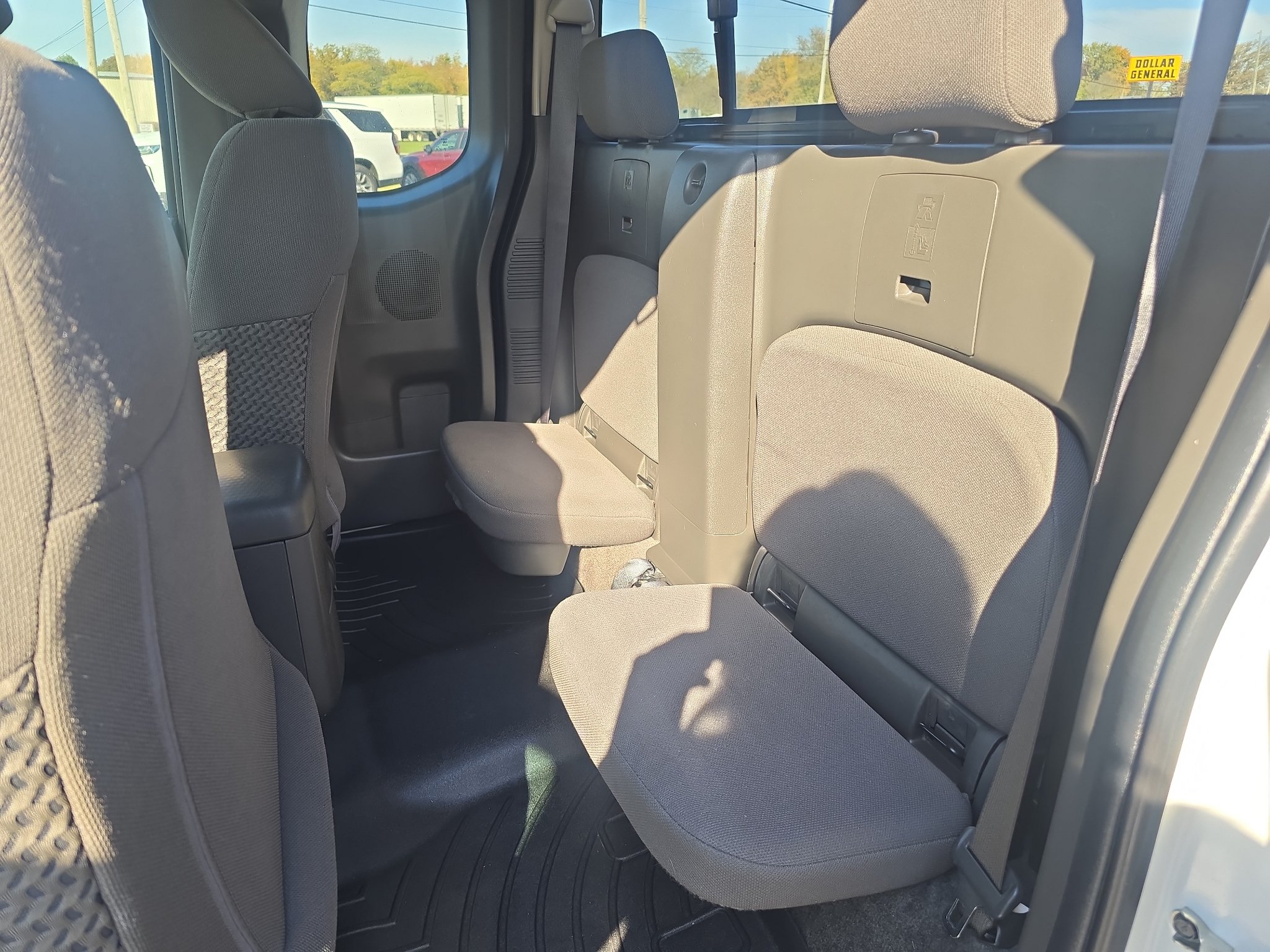 Used 2018 Nissan Frontier SV RWD image 16