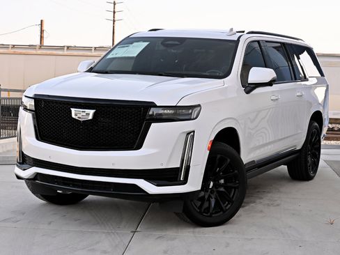Used 2021 Cadillac Escalade ESV Sport w/ Driver Assist Tech Package RWD image 3