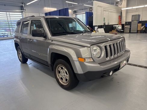 Used 2015 Jeep Patriot Sport w/ Power Value Group AWD/4WD image 3