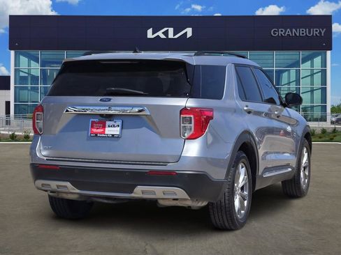 Used 2022 Ford Explorer XLT w/ Equipment Group 202A image 5