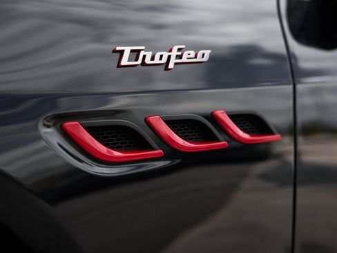 Used 2021 Maserati Quattroporte Trofeo image 12