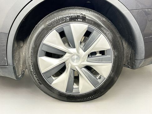 Used 2024 Tesla Model Y Long Range image 11