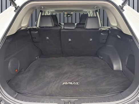 Used 2019 Toyota RAV4 XLE Premium image 9