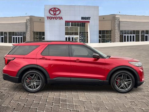 Used 2025 Ford Explorer ST image 8