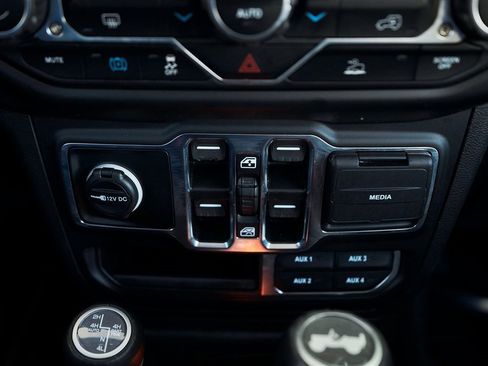 Used 2022 Jeep Wrangler Unlimited Sahara image 49