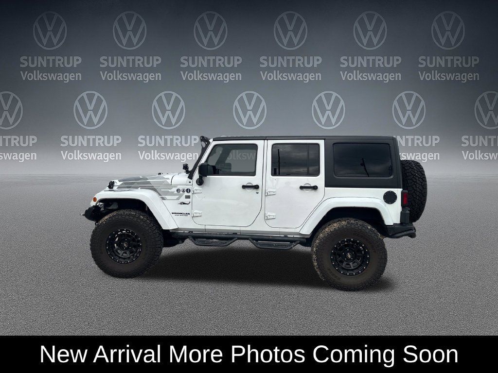 Used 2017 Jeep Wrangler Unlimited Sahara AWD/4WD image 3