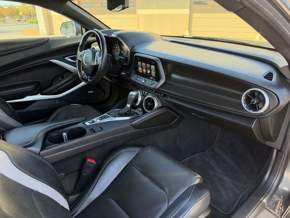 Used 2018 Chevrolet Camaro SS RWD image 21