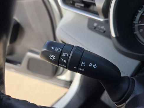 Used 2021 Toyota Highlander XLE image 27