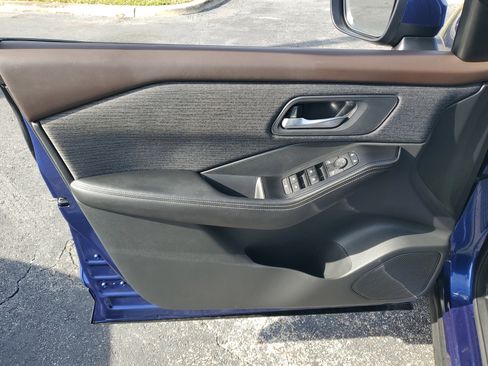 Certified 2021 Nissan Rogue SV image 10