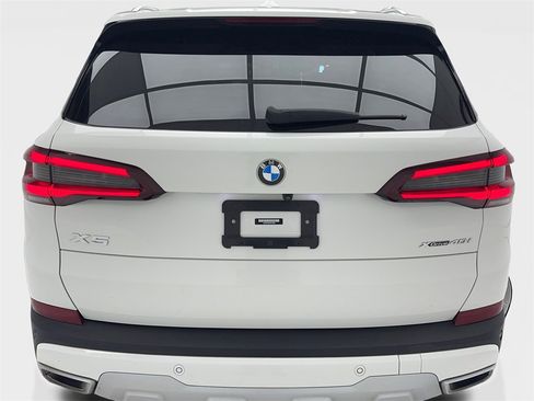 Used 2022 BMW X5 xDrive40i w/ Parking Assistance Package image 11