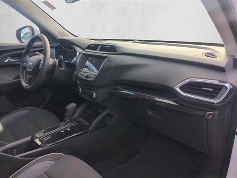 Used 2023 Chevrolet TrailBlazer LT FWD image 25